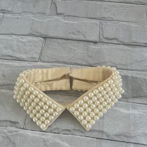 5 strand faux pearl collar